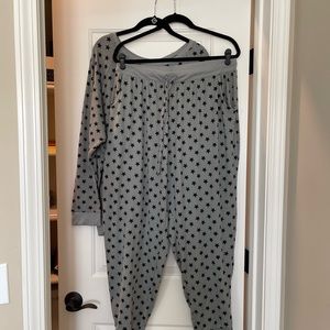 Muk  Luks pajama set